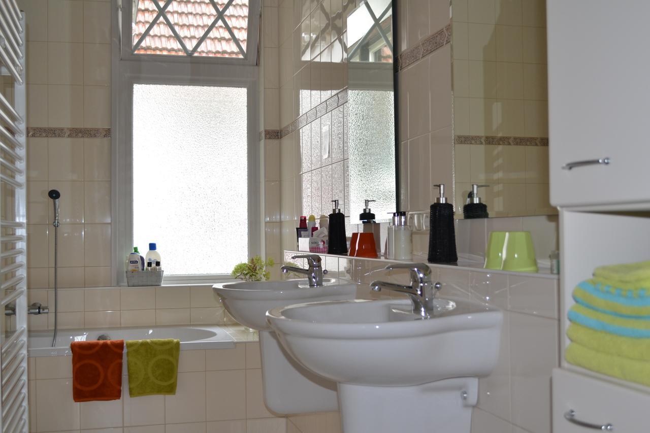 B&B De Zulthe Roden Bagian luar foto